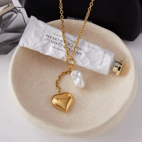 18K Gold Plated Heart & Pearl Pendant Necklace - Picture 4 of 8